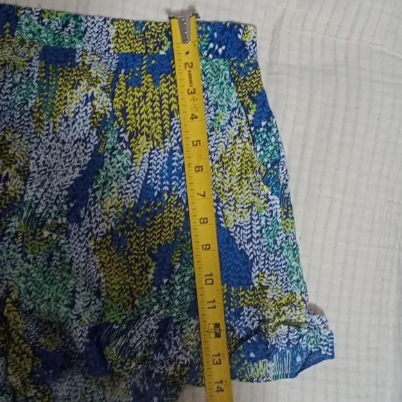 Multicolor Patterned Shorts - Picture 8 of 8